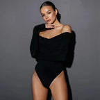 בגד גוף לבן עם כתפיים חשופות